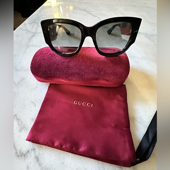 Gucci Women's Black Sunglasses - Picture 1 of 6